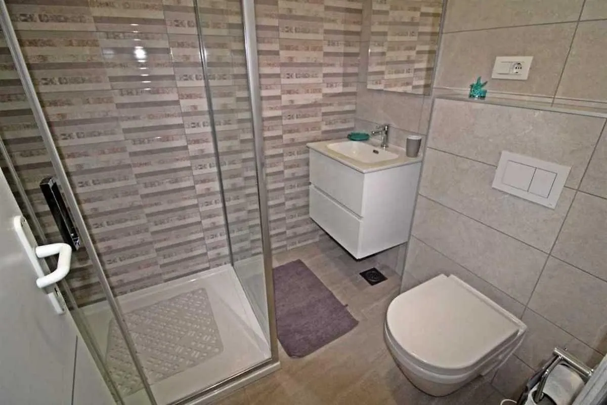 Apartments By The Sea Fazana - 21360 Croatia
